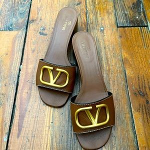 Valentino Garavani VLogo leather sandals brown size 39 1/2 91/2 US